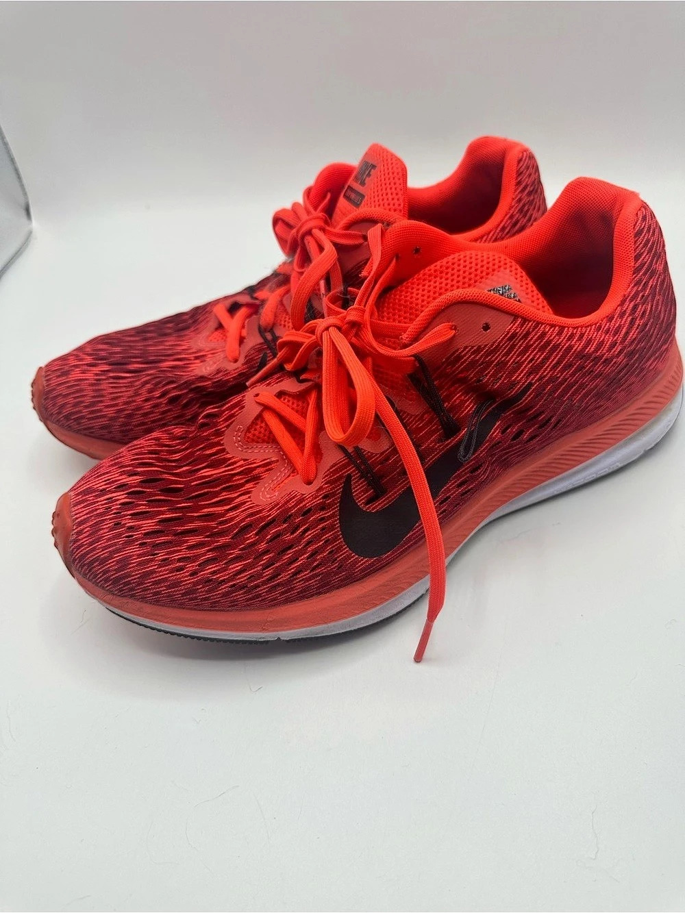 Nike Air Zoom Winflo 5 Red & Black US 9 Athletic Shoes